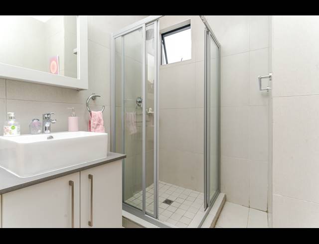2 BEDROOM APARTMENT FOR SALE IN HALFWAY HOUSE